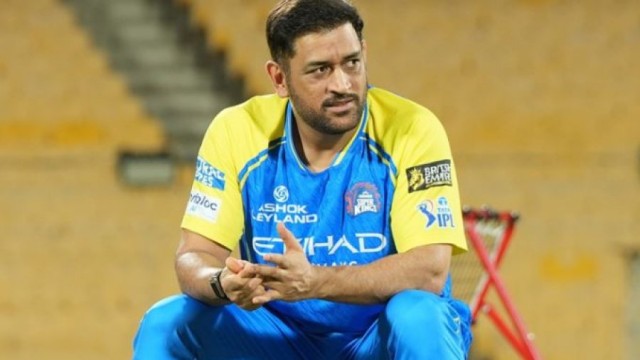 আইপিএলের শুরুর দিকে ধোনিকে পাচ্ছে না চেন্নাই
