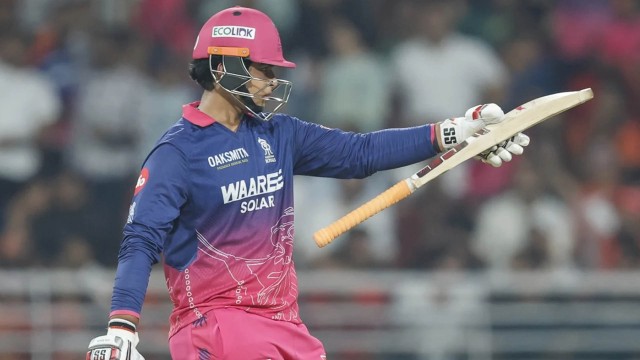 গেইলের রেকর্ড ভেঙে ‘ইউনিভার্স বেবি বস’ বৈভব, এবার শিকার হায়দরাবাদ
