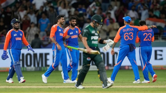 ওমানের হারে সুপার ফোর নিশ্চিত ভারতের