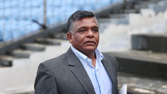 অবশেষে দেশে ফিরলেন বিসিবি সভাপতি বুলবুল