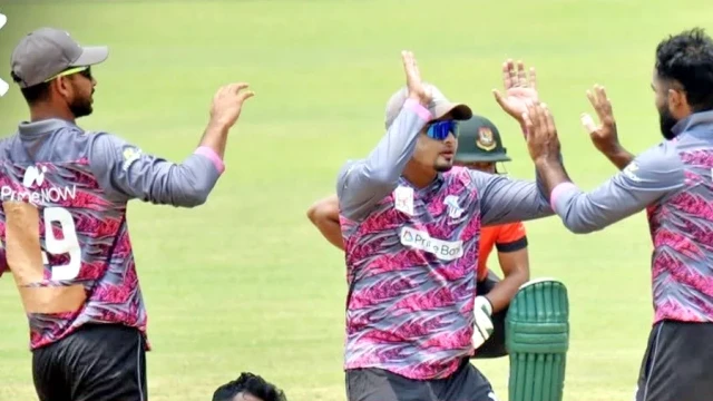 মোহামেডানের হার, আবাহনীর জয়ে শিরোপা লড়াইয়ে রোমাঞ্চকর মোড়