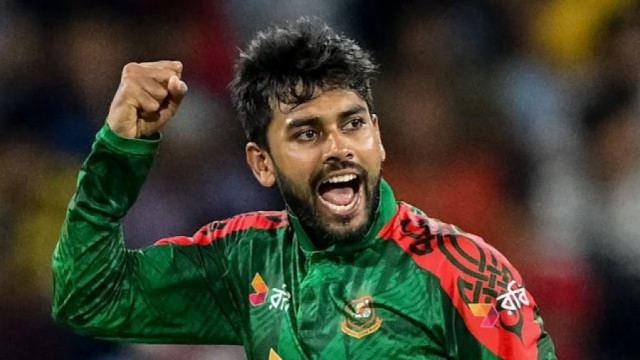 আইসিসির ওয়ানডে র‌্যাঙ্কিংয়ে শীর্ষ দশে মিরাজ