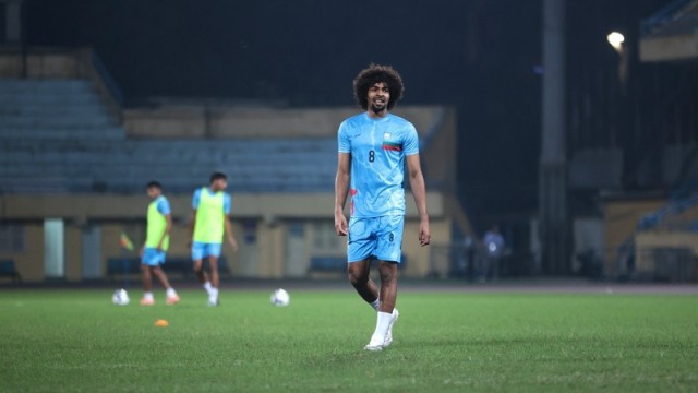 বাংলাদেশের হামজা, আর ভিয়েতনামের ‘ব্রাজিলিয়ান’ হোয়াং