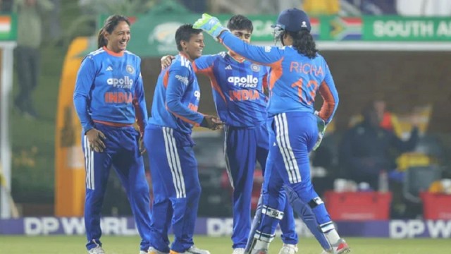 চমক রেখে বিশ্বকাপ দল ঘোষণা করল ভারত