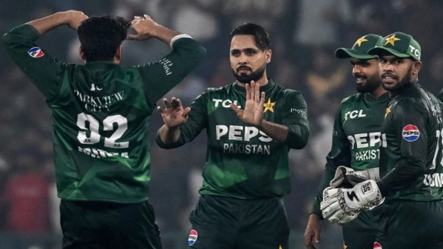 দক্ষিণ আফ্রিকাকে হারিয়ে সিরিজে সমতা আনলো পাকিস্তান
