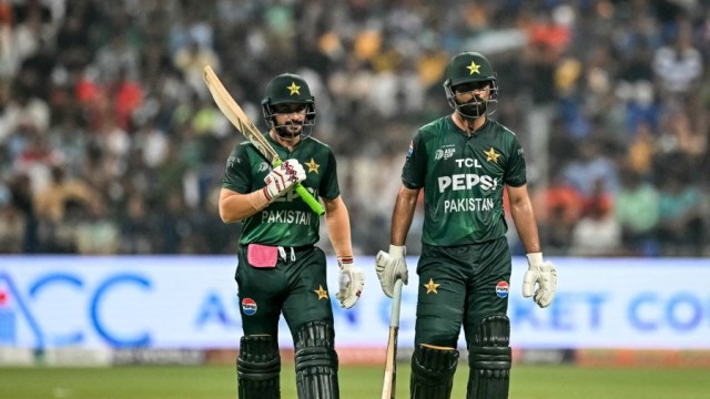 শ্রীলঙ্কাকে হারিয়ে ফাইনালের আশা জিইয়ে রাখলো পাকিস্তান