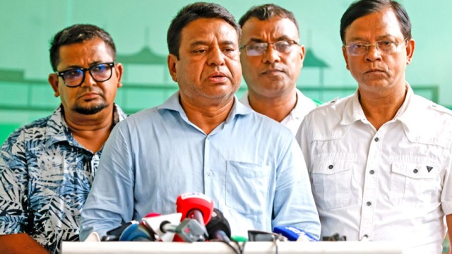 বিসিবির নির্বাচন থেকে সরে দাঁড়ালেন রেদোয়ান