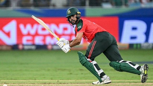 আবুধাবি টি-টেন লিগে সাইফ ও নাহিদ