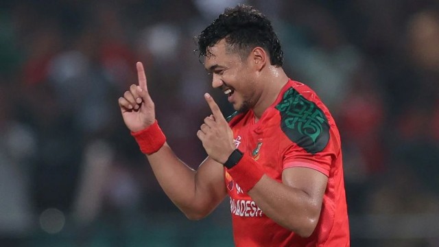 ১২ রানে ২ ওপেনারকে হারাল পাকিস্তান