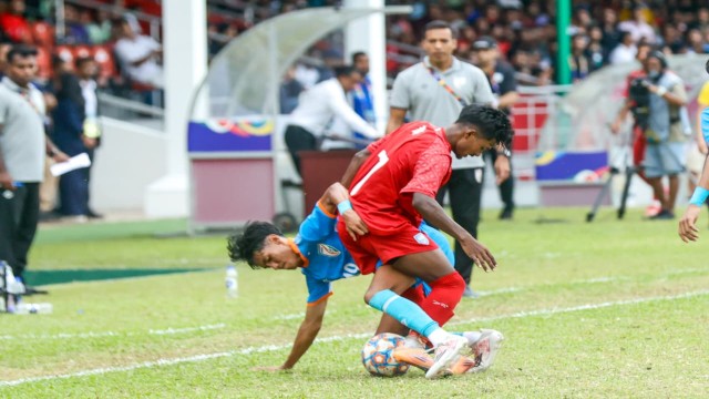 সাফ অ-২০ ফুটবলের সেমিফাইনালে নেপালকে পেলো বাংলাদেশ