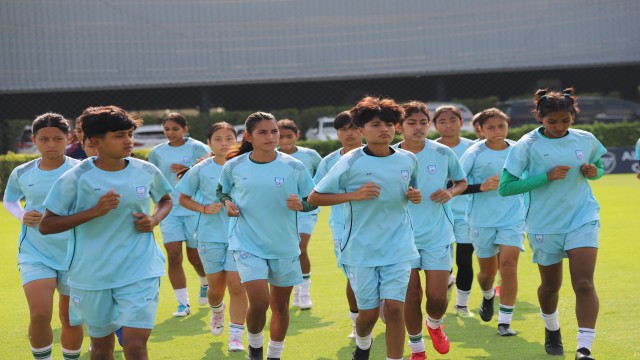 ব্যংককের আল পাইন মাঠে অর্পিতদের অনুশীলন