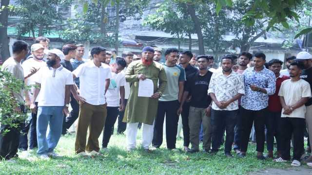 ফুটবল লিগে সার্কের কোটা কমাতো ফুটবলারদের আন্দোলন